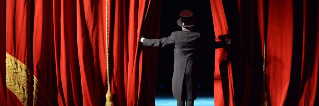 Painting, Performance & The Past 7 performance-curtains