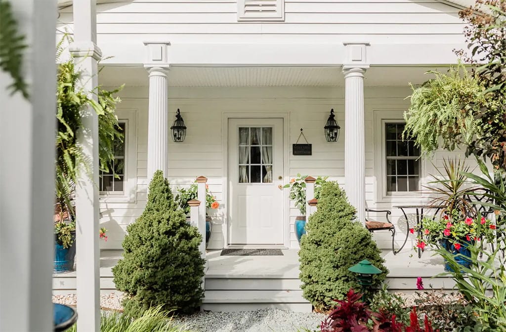 Private garden cottage for romantic getaways in Durham, NC